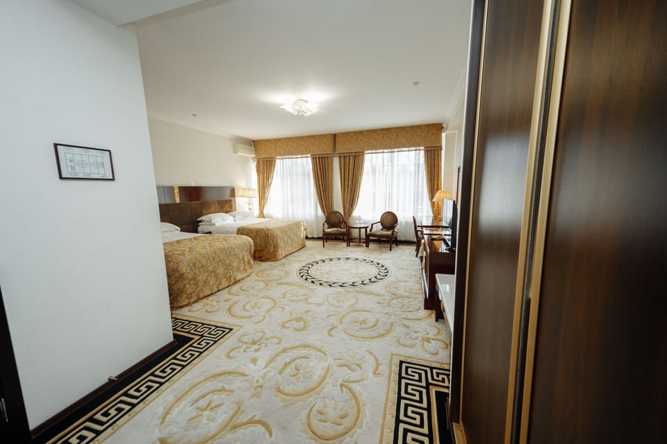 Family Suite | Hypo-allergenic bedding, desk, laptop workspace, soundproofing