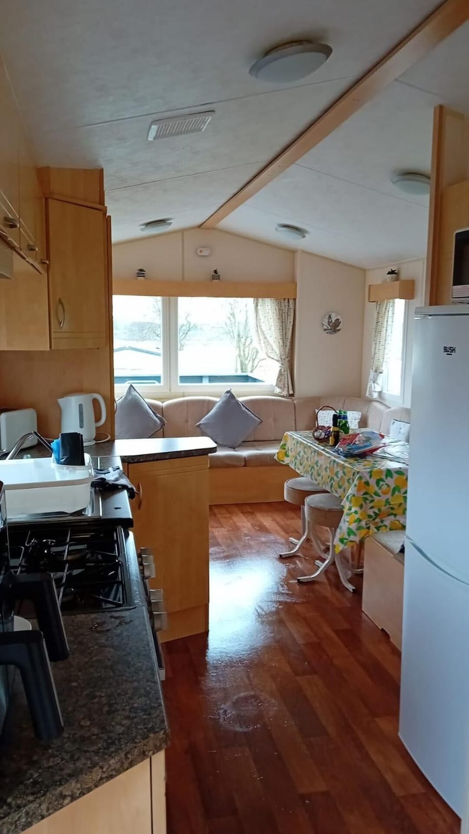 Cabin | Private kitchen | Fridge, microwave, oven, stovetop