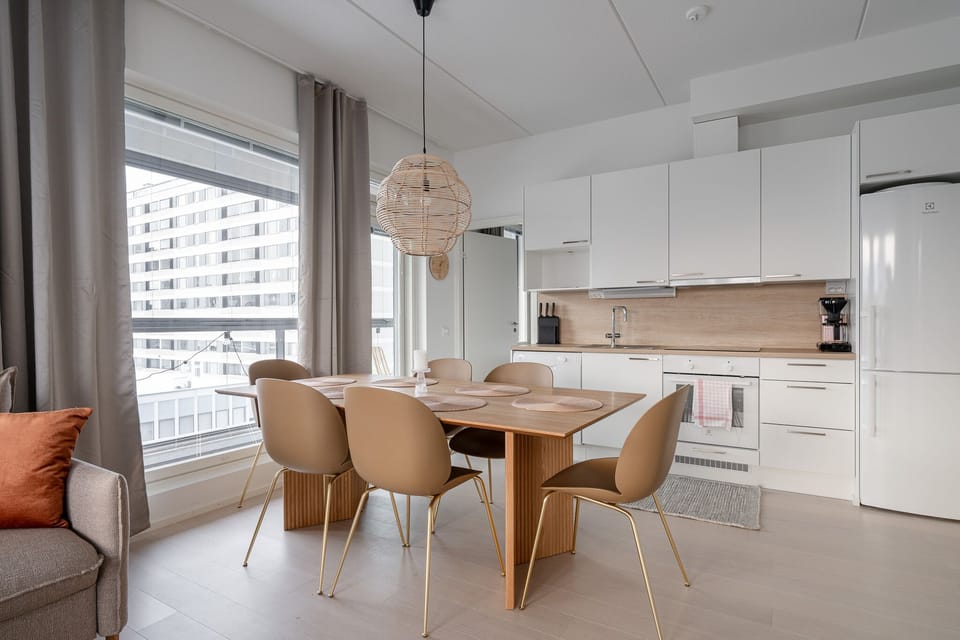 Deluxe Apartment | Private kitchen | Full-size fridge, microwave, oven, stovetop