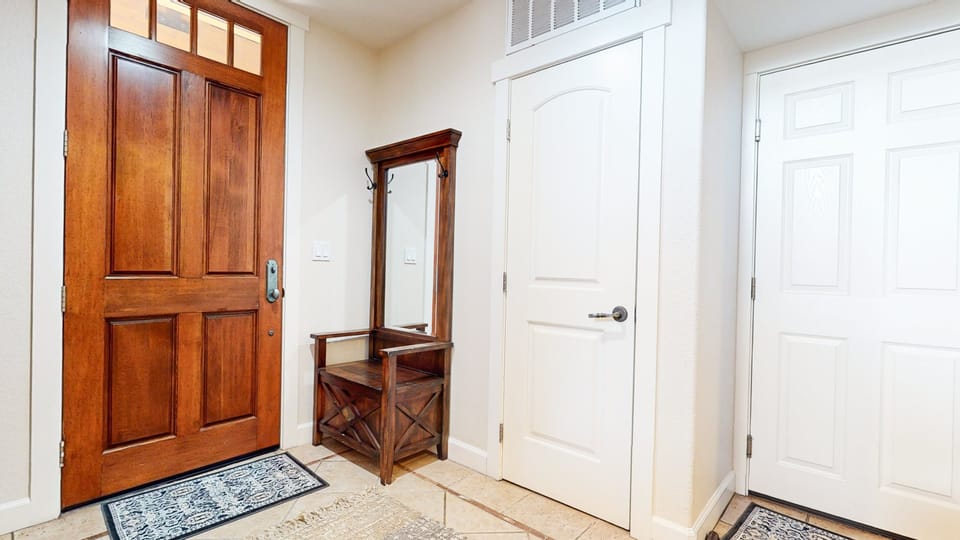 Condo, 3 Bedrooms | Interior