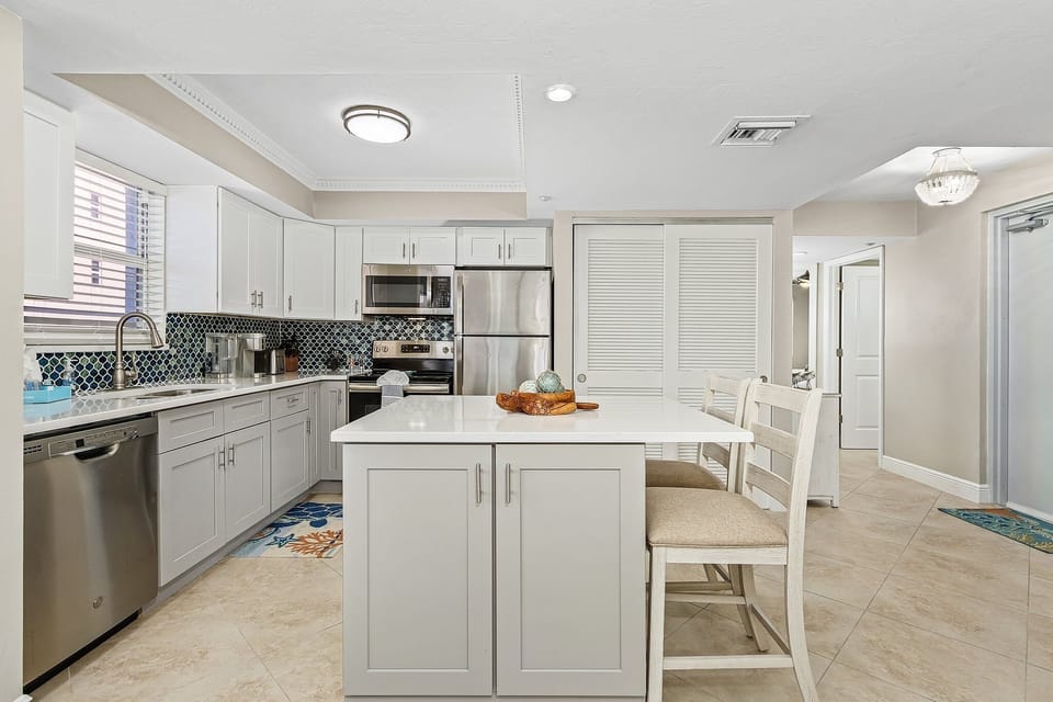 Apartment, 2 Bedrooms | Private kitchen | Coffee/tea maker, fridge, oven, toaster