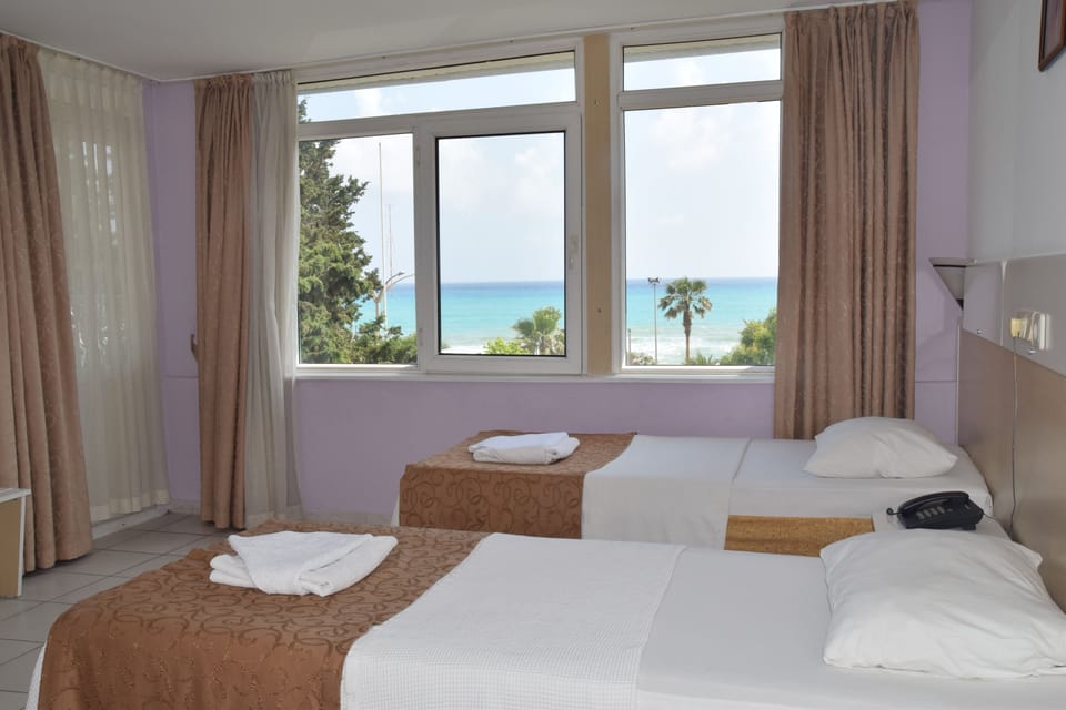 Standard Double or Twin Room | WiFi (surcharge)