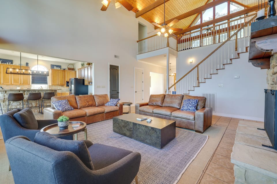 House (6 Bedrooms) | Interior