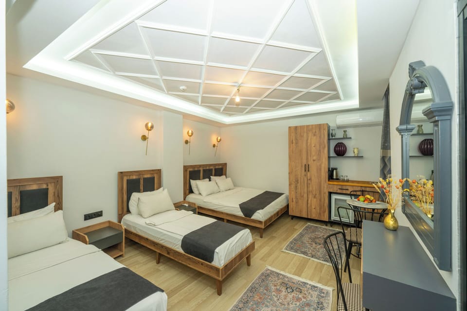 Deluxe Quadruple Room | Premium bedding, in-room safe, blackout drapes, soundproofing