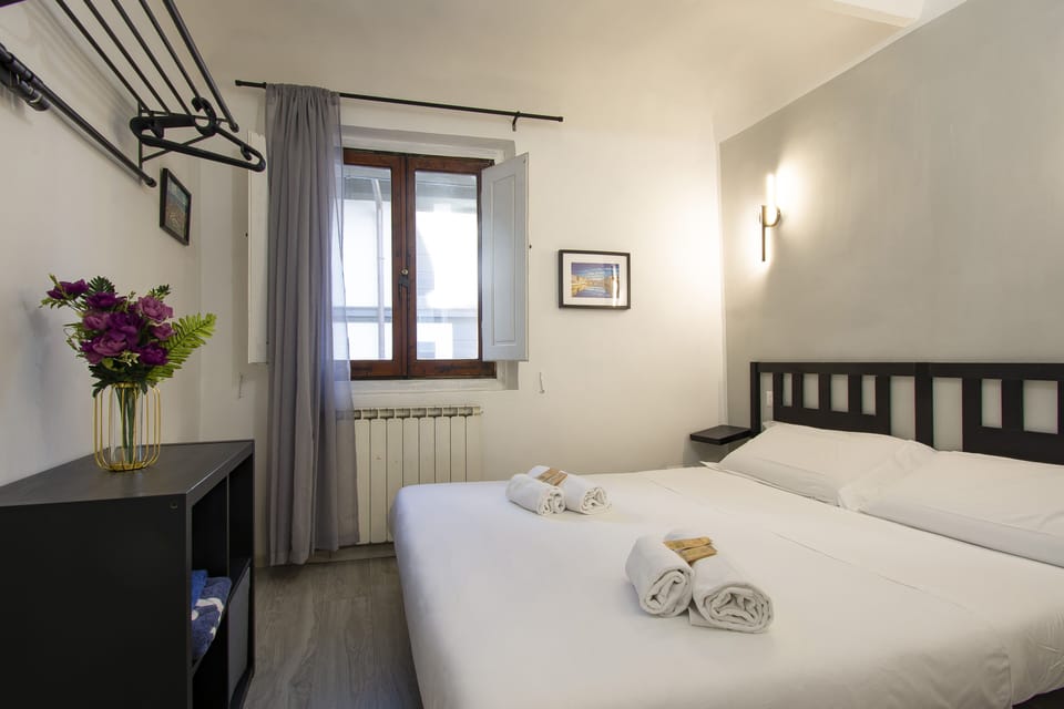Deluxe Suite | 1 bedroom, iron/ironing board, free WiFi, bed sheets