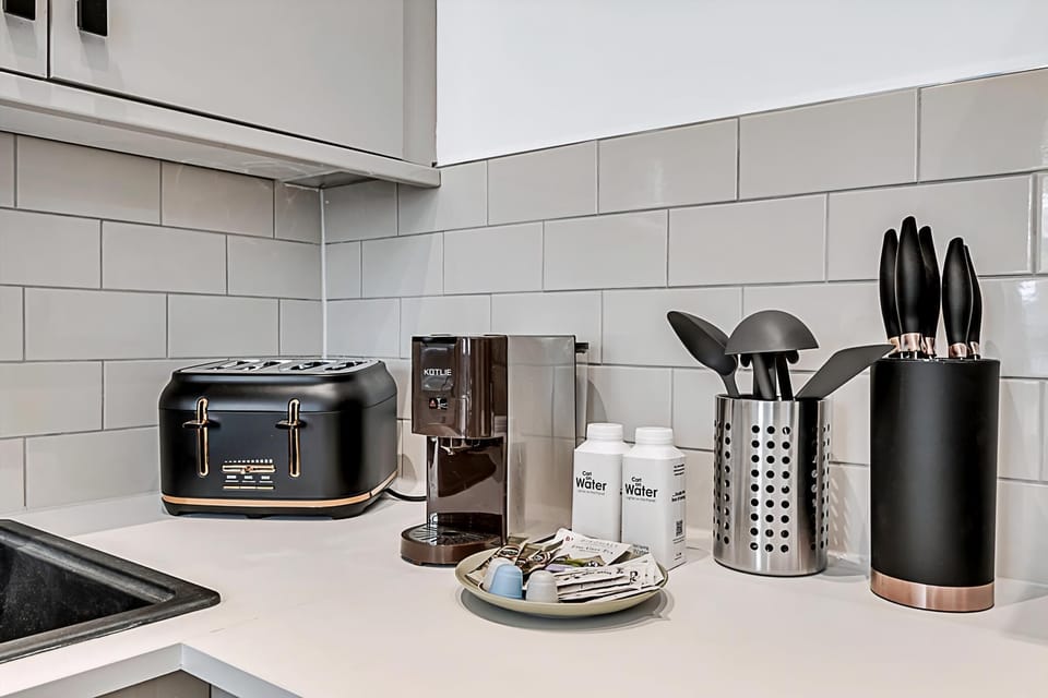 Apartment | Private kitchen | Fridge, microwave, oven, stovetop