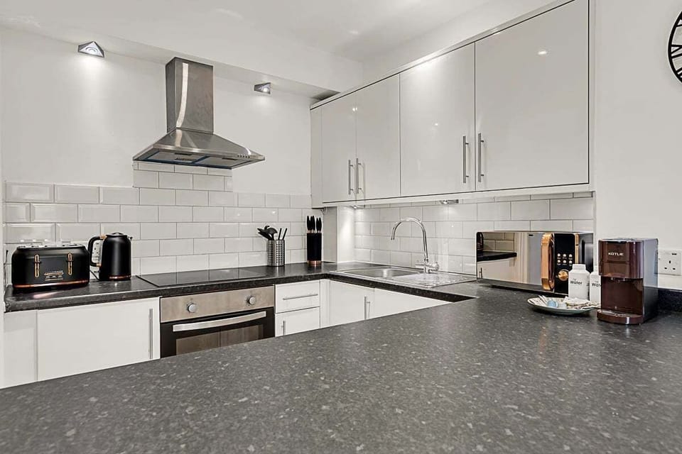 Apartment | Private kitchen | Fridge, microwave, oven, stovetop