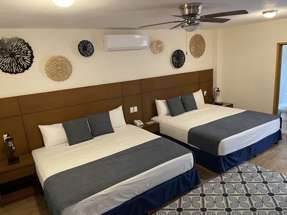 Deluxe 2 Camas king | Iron/ironing board (on request), WiFi (free), bed sheets