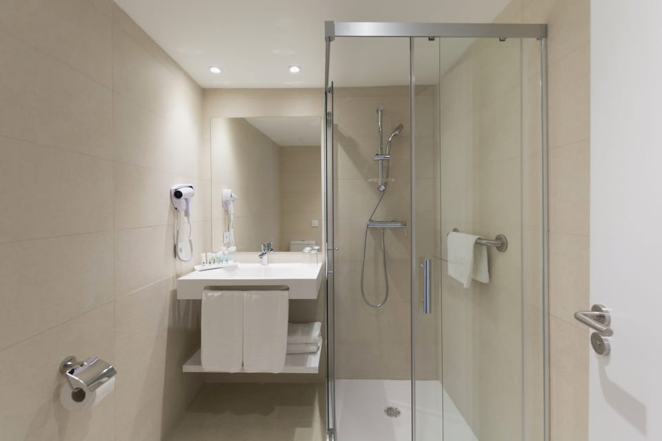Shower, free toiletries, hair dryer, towels