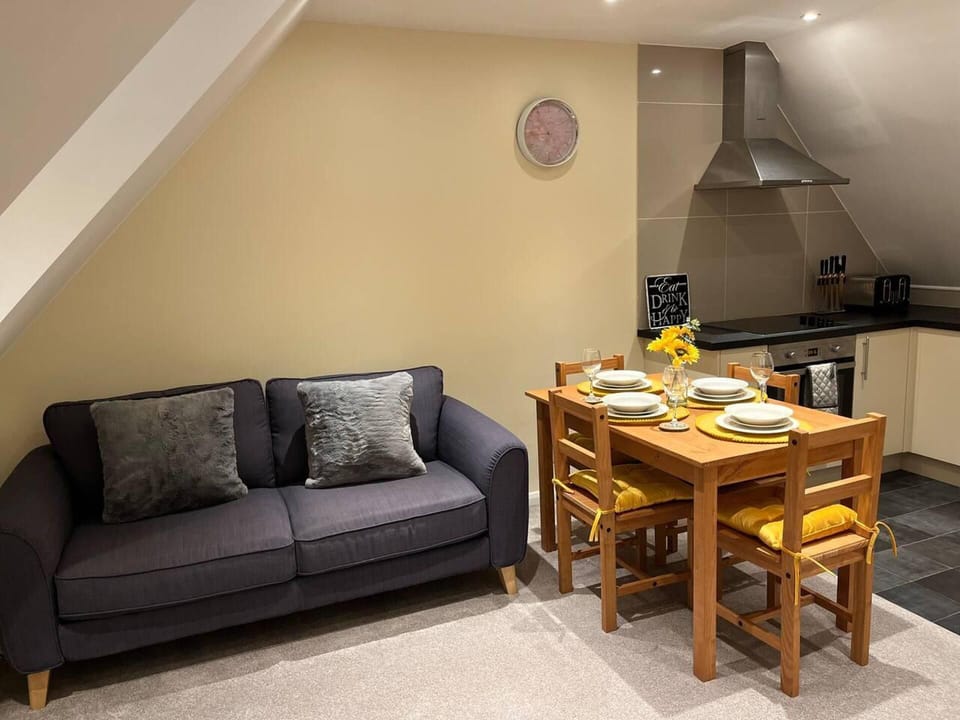 Apartment | Dining