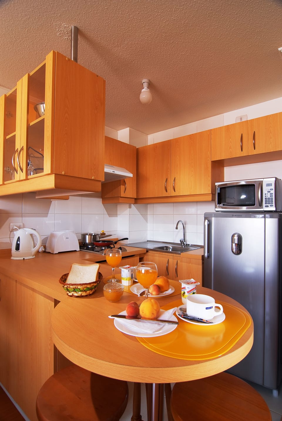 Full-size fridge, microwave, stovetop, cookware/dishes/utensils