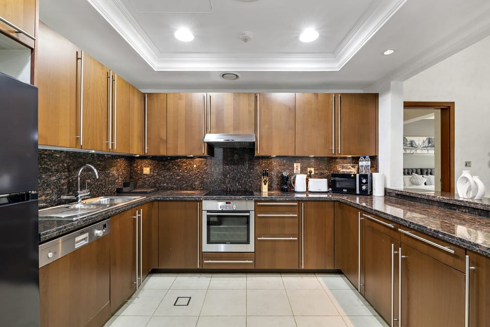 Luxury Apartment, 2 Bedrooms | Private kitchen | Fridge, microwave, oven, dishwasher