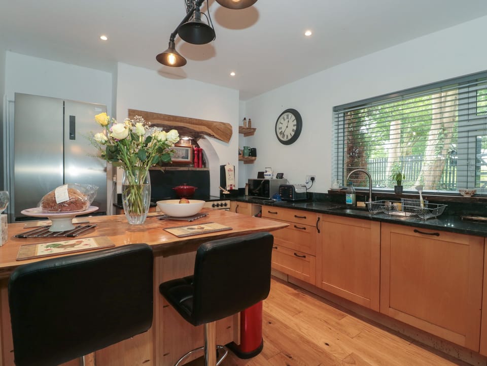 Fridge, dishwasher, electric kettle, toaster