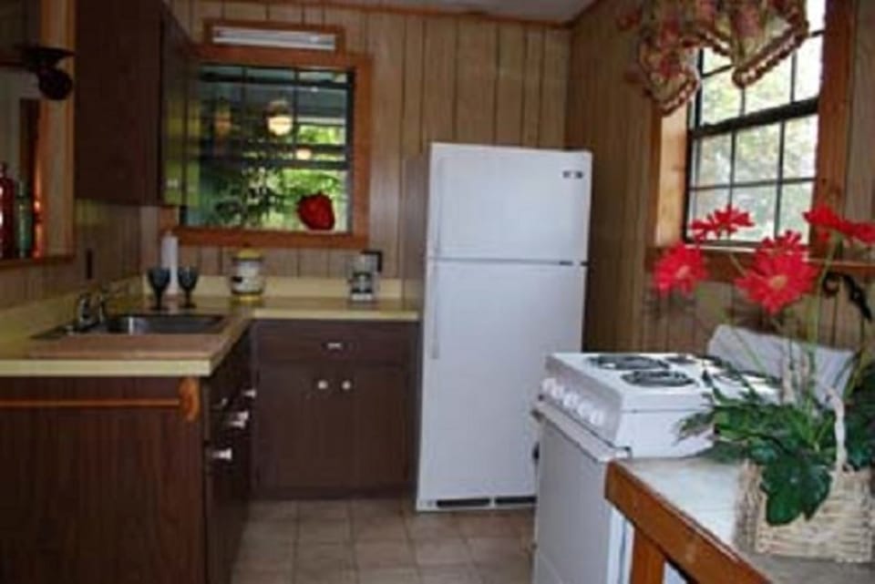 Double Room, Private Bathroom (Rose Cottage) | Restaurant