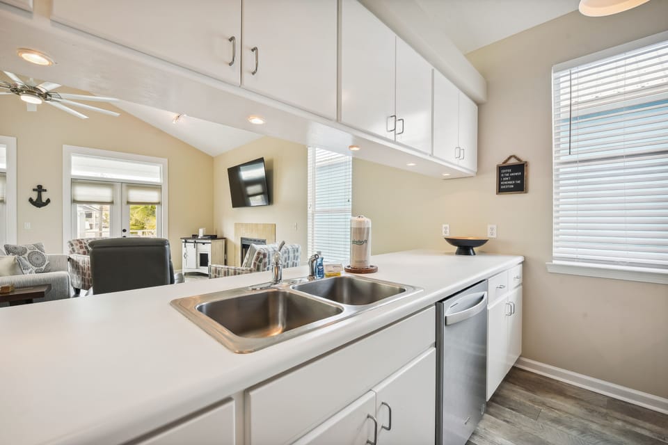 House, 3 Bedrooms | Private kitchen | Full-size fridge, stovetop, dishwasher, coffee/tea maker