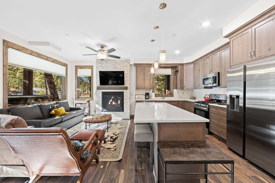 Condo (2 Bedrooms) | Front of property