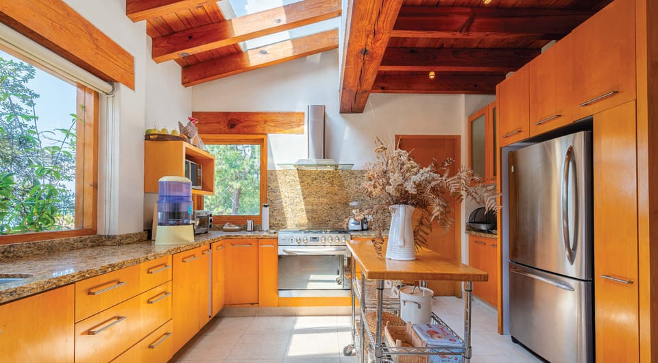 Superior House | Private kitchen | Full-size fridge, microwave, oven, electric kettle