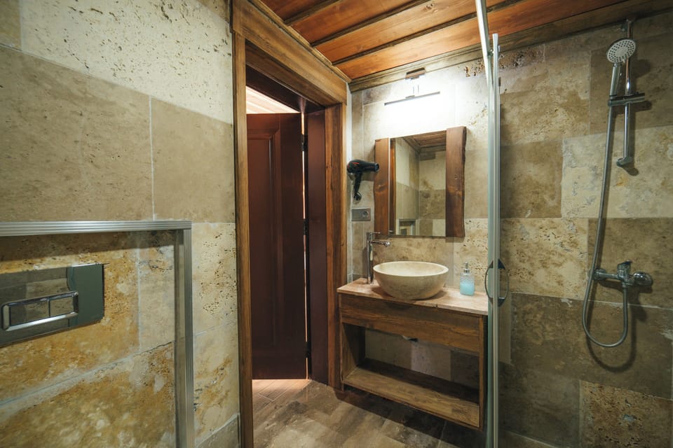 Superior Room | Bathroom | Separate tub and shower, jetted tub, rainfall showerhead