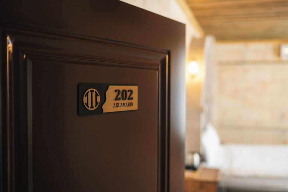 Deluxe Room, 1 Bedroom, Bathtub | Premium bedding, soundproofing, WiFi (free), bed sheets