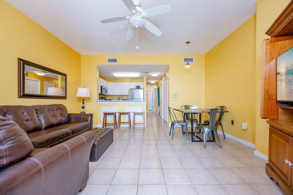 Condo, 1 Bedroom | Living area