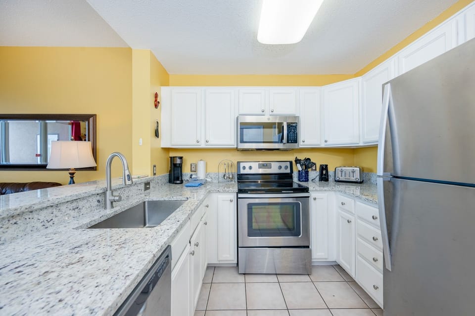 Condo, 1 Bedroom | Private kitchen | Coffee/tea maker, fridge, oven