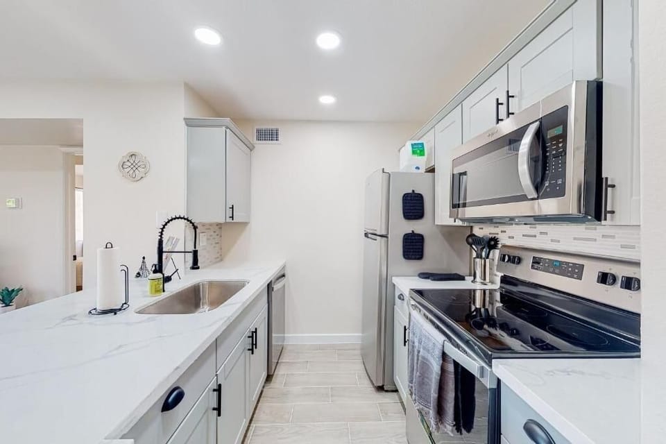 Condo, 1 Bedroom | Private kitchen | Coffee/tea maker, fridge, oven, toaster