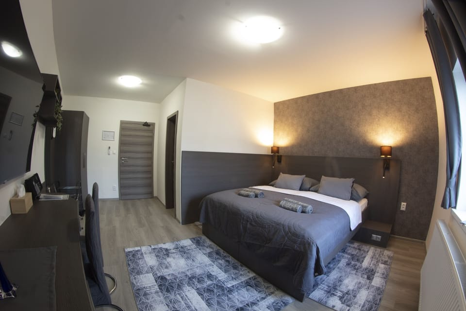 Business Room | Select Comfort beds, minibar, in-room safe, WiFi (free)