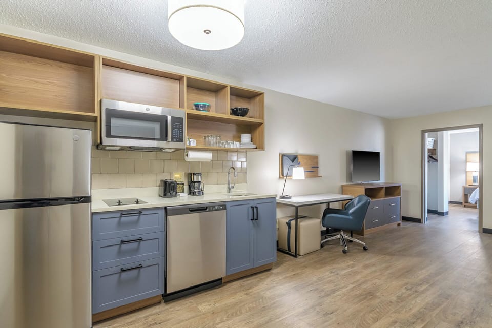 Studio Suite, 1 King Bed with Sofa bed | Individually decorated, individually furnished, desk, laptop workspace