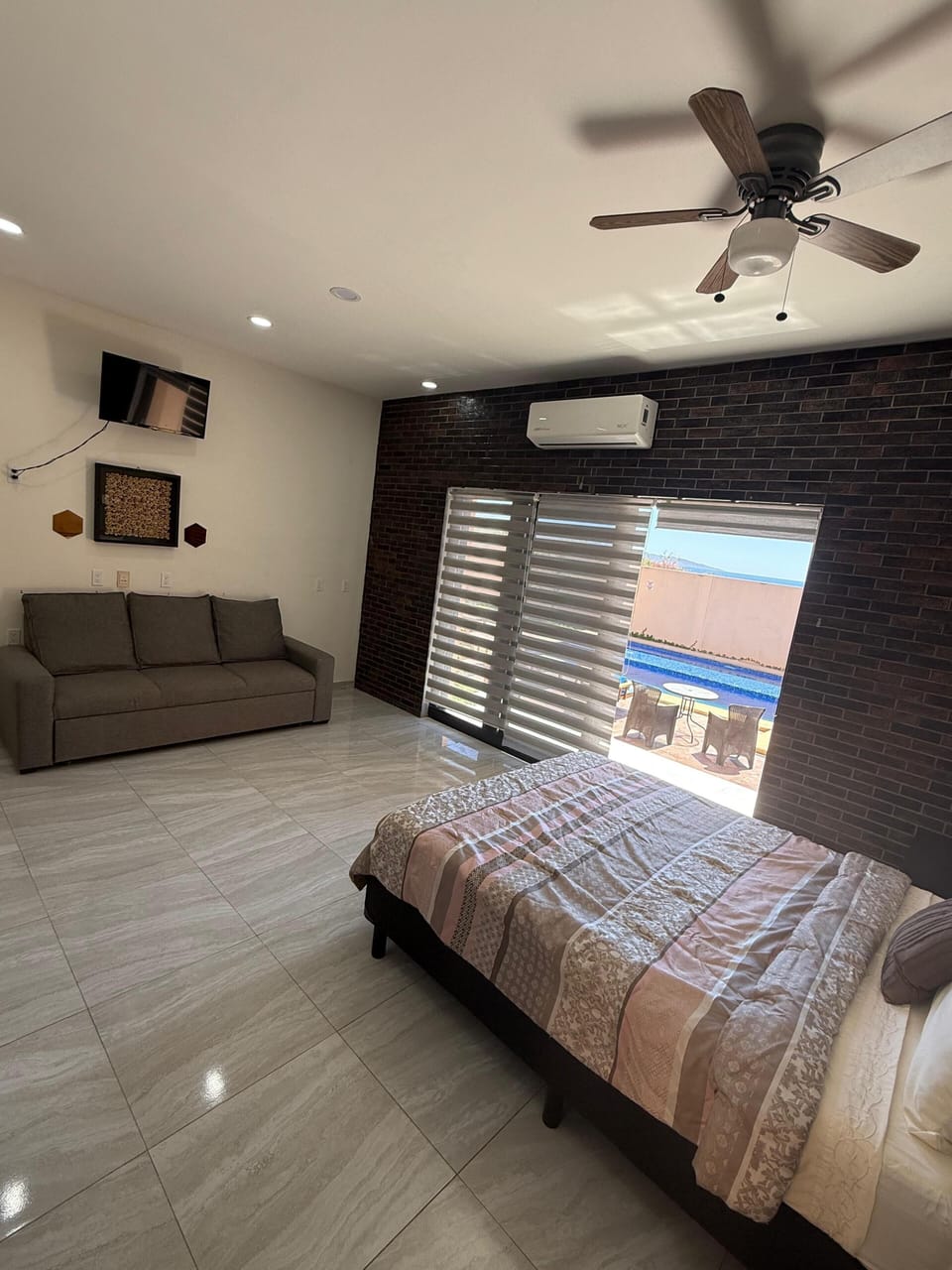 Basic Double Room | WiFi (free), individually furnished, bed sheets