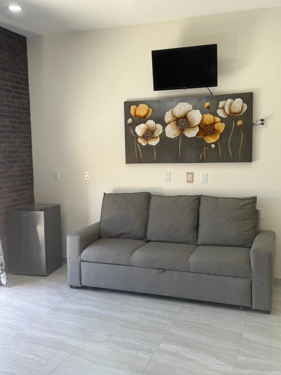 Basic Double Room | WiFi (free), individually furnished, bed sheets