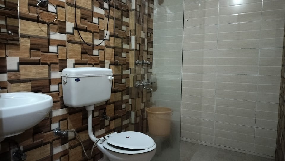 Family Room | Bathroom | Shower, slippers, towels