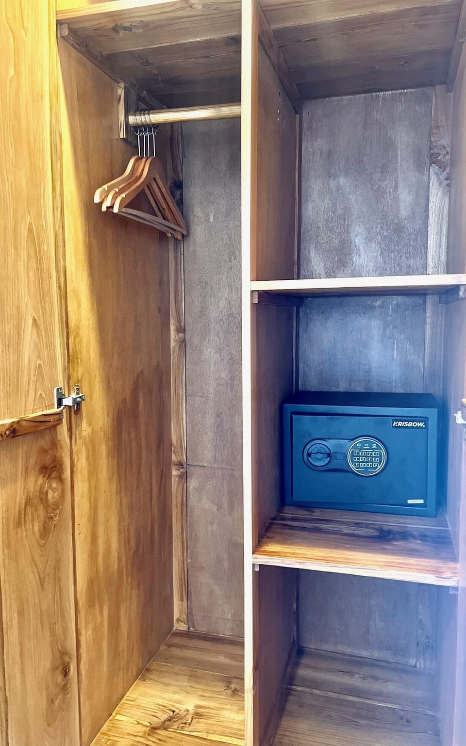 Deluxe Double Room, Kitchen | Safe