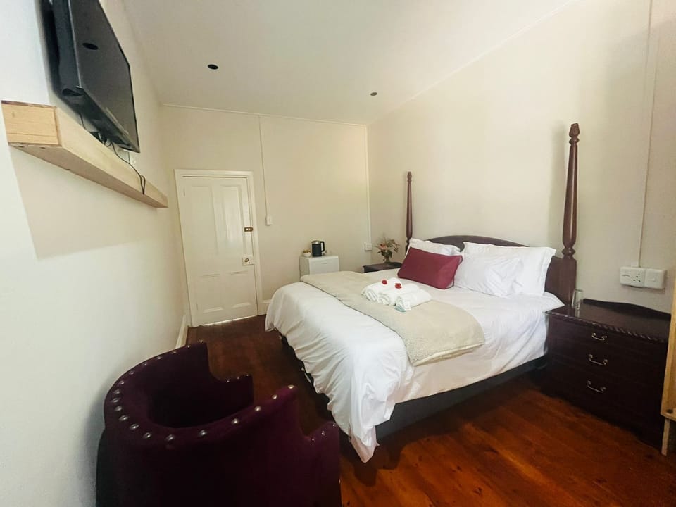 Comfort Room, 1 Queen Bed | Free WiFi