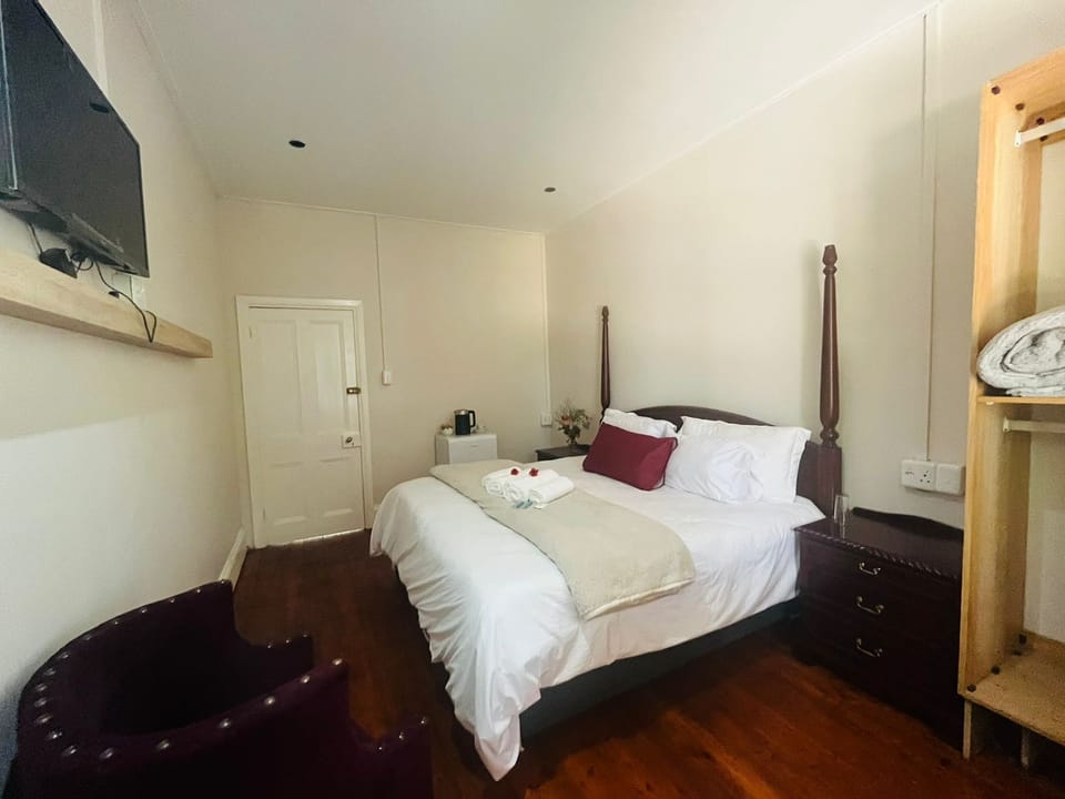 Comfort Room, 1 Queen Bed | Free WiFi