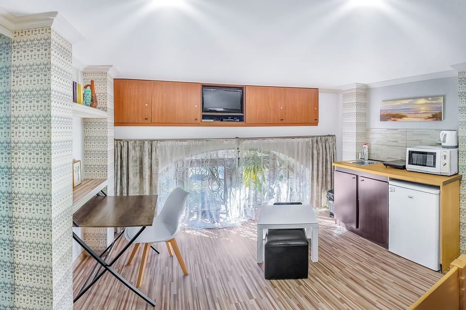 Studio | Iron/ironing board, free WiFi, bed sheets