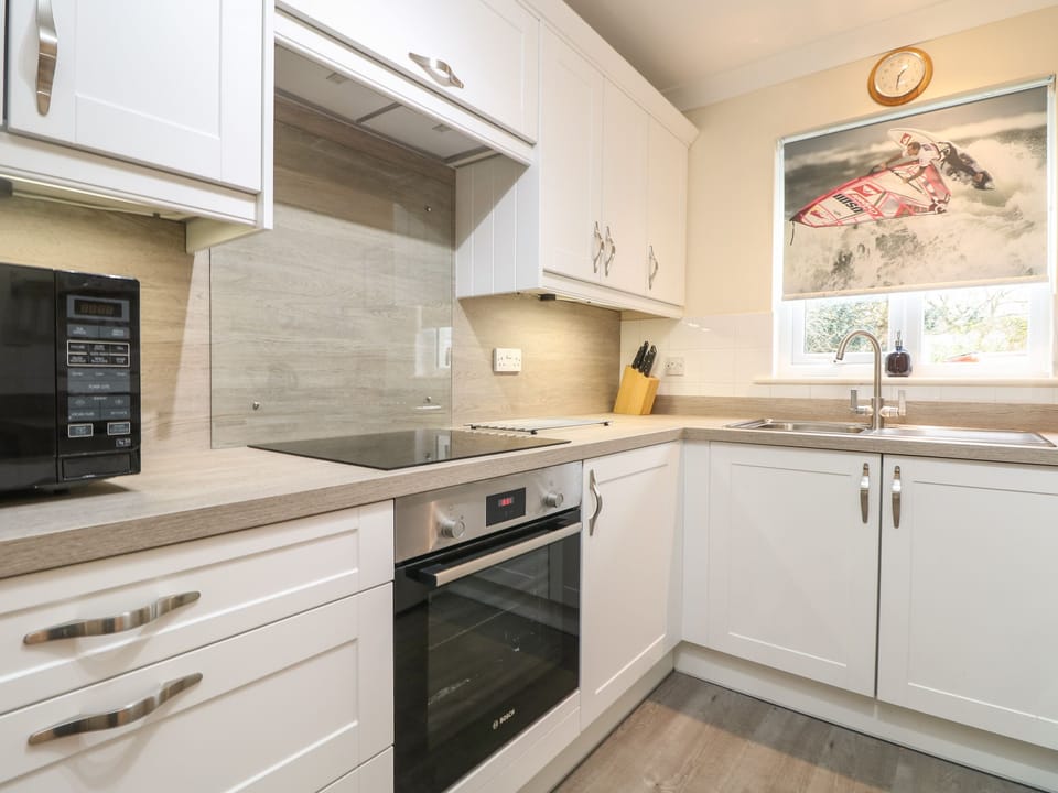 Cottage | Private kitchen | Fridge, dishwasher, electric kettle, toaster