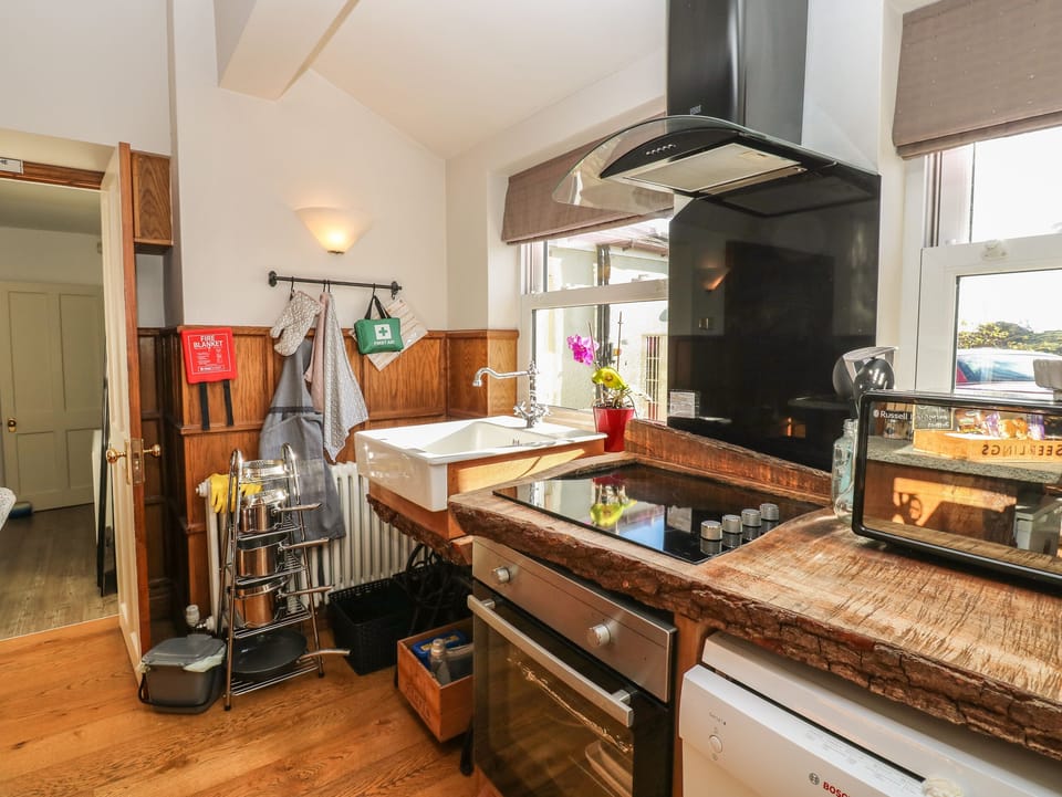 Fridge, dishwasher, electric kettle, toaster