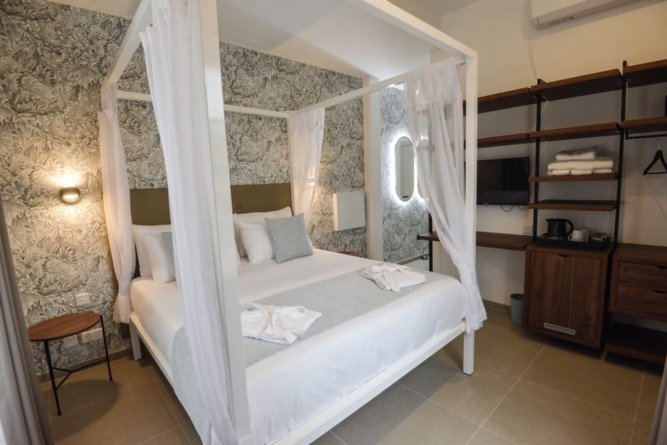 Luxury Room | In-room safe, desk, blackout drapes, free WiFi