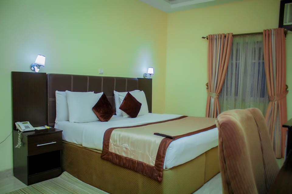 Premium Suite | In-room safe, individually furnished, desk, laptop workspace