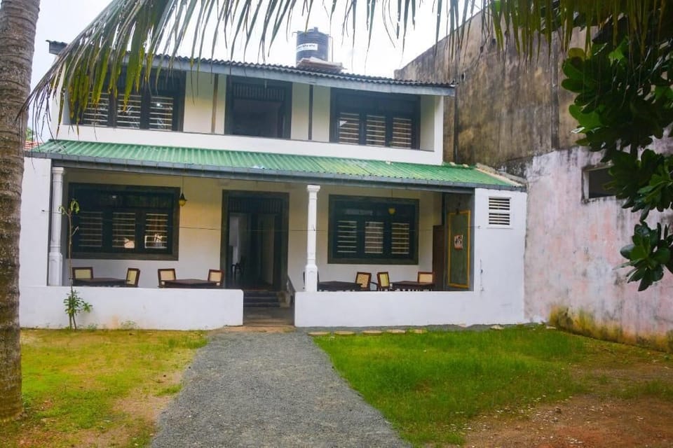 The Beach House Hikkaduwa Bed and Breakfast in Hikkaduwa