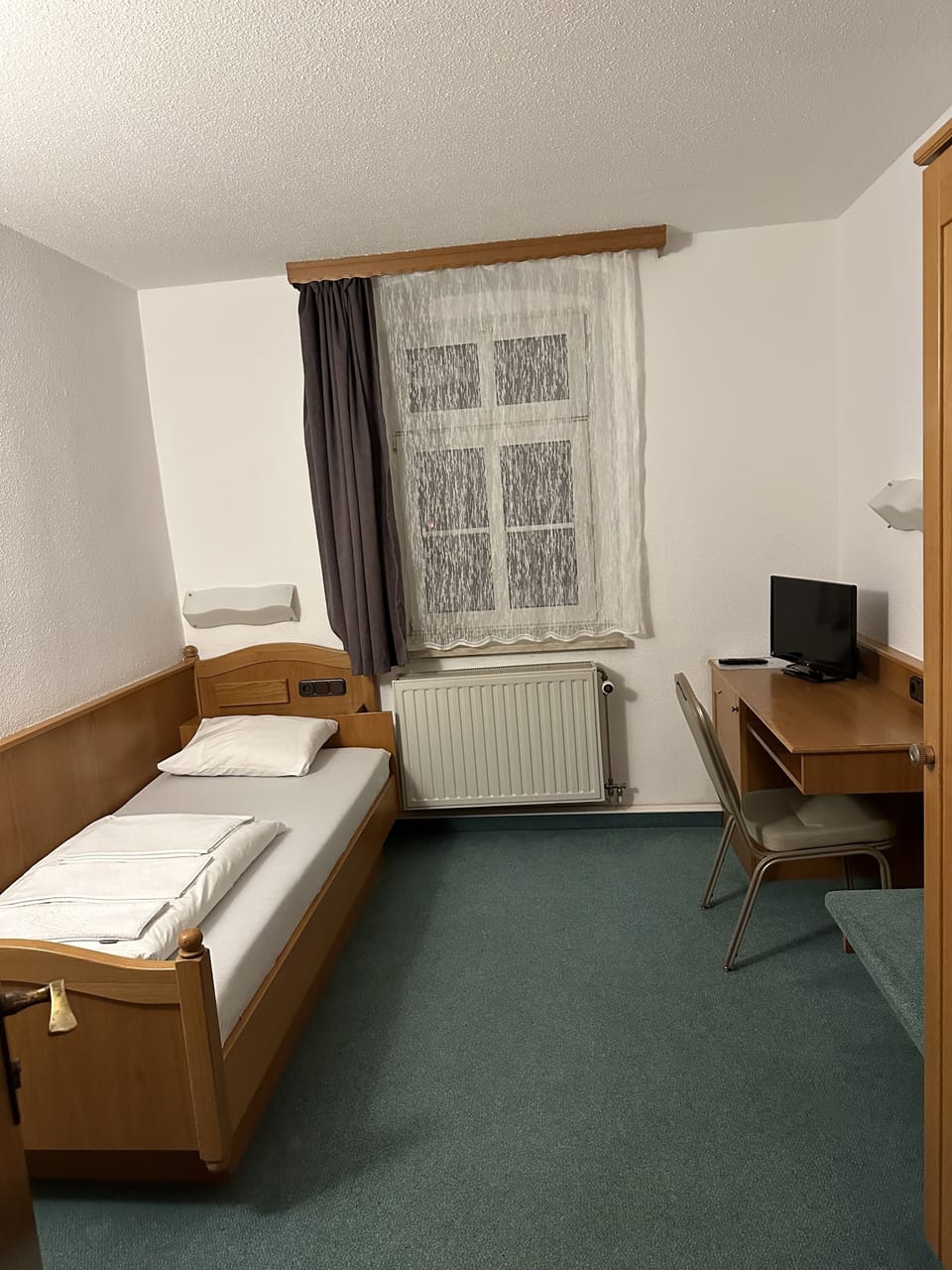 Economy Single Room, 1 Bedroom, Non Smoking | Desk, soundproofing, bed sheets