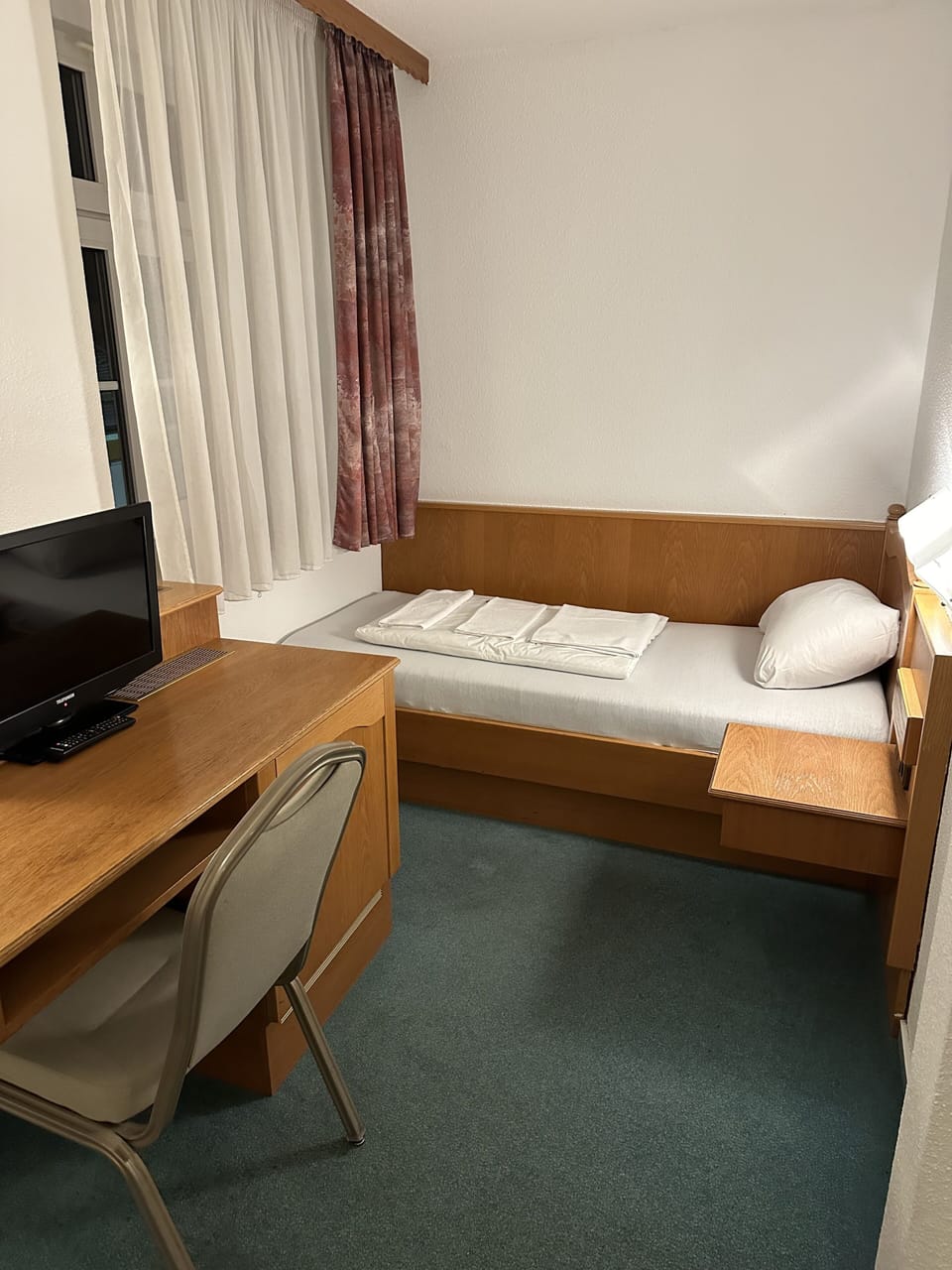 Economy Single Room, 1 Bedroom, Non Smoking | Desk, soundproofing, bed sheets