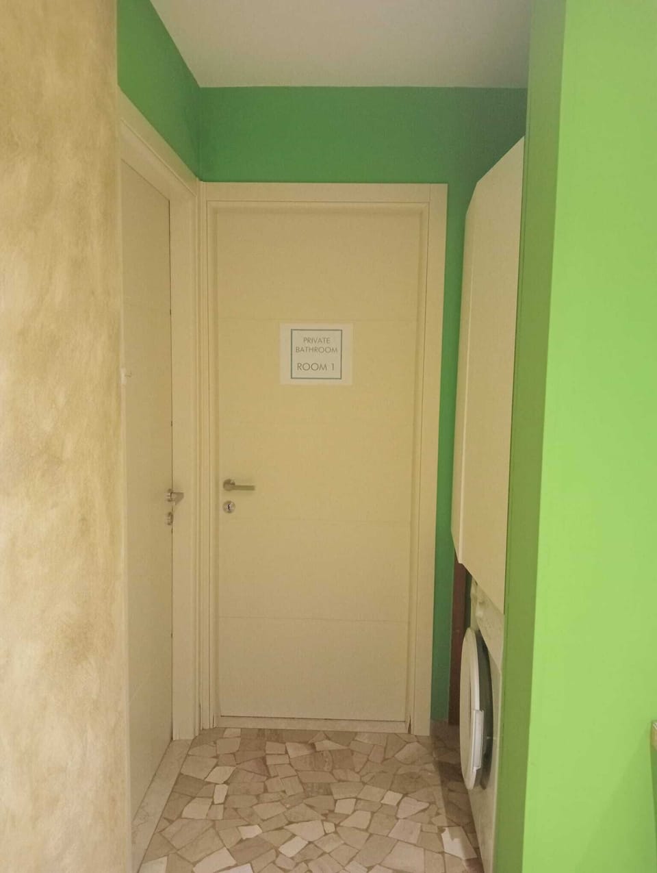 Comfort Double Room | Bathroom | Shower, rainfall showerhead, free toiletries, hair dryer