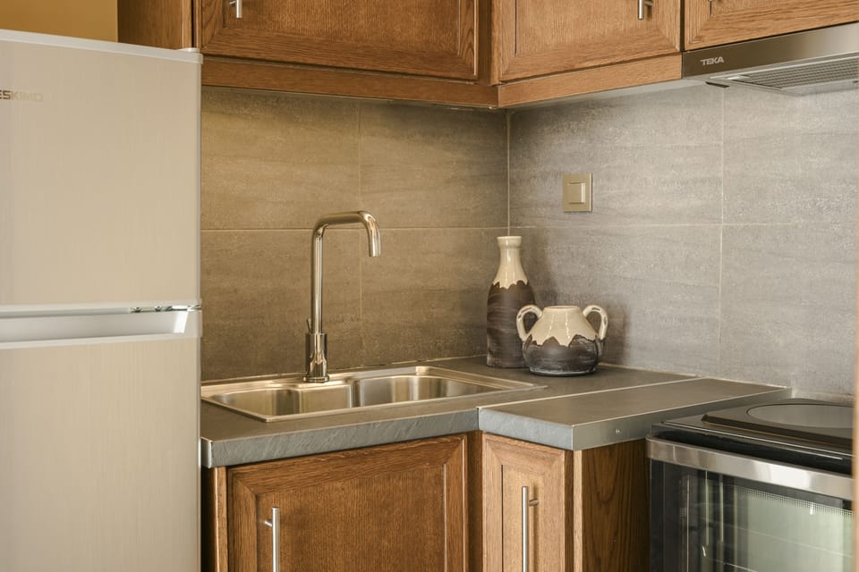 Premium Suite, 1 Bedroom, Sea View | Private kitchenette | Fridge, stovetop, electric kettle