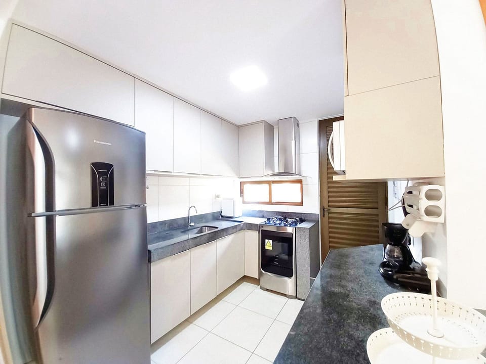 Bungalow | Private kitchen | Fridge, blender, cookware/dishes/utensils