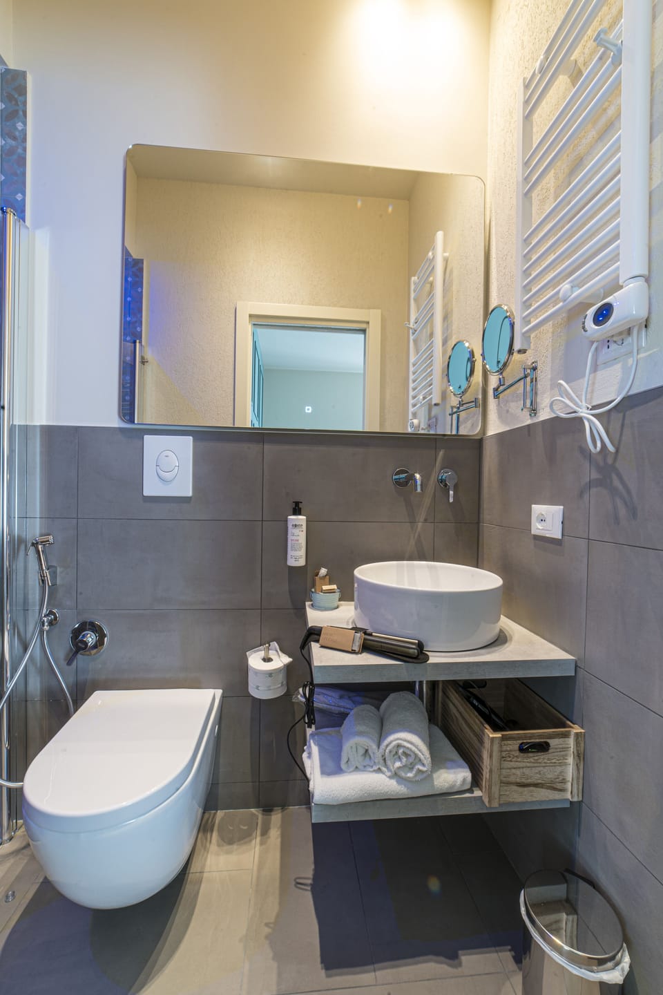 Superior Double Room Single Use, 1 Large Twin Bed, Non Smoking, Ensuite | Bathroom | Shower, rainfall showerhead, eco-friendly toiletries, hair dryer