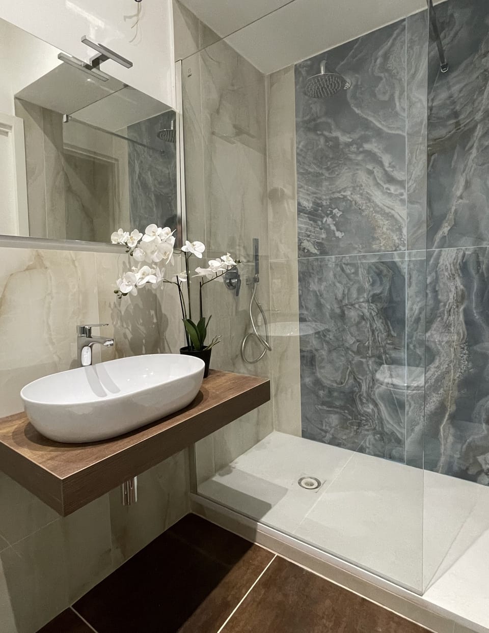 Family Suite | Bathroom | Hair dryer, bidet, towels, soap