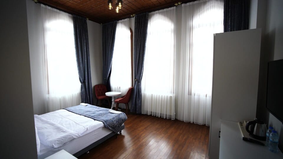 Minibar, in-room safe, individually decorated, individually furnished