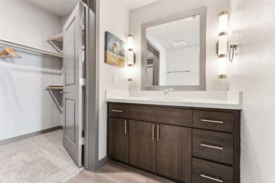 Deluxe Apartment, 2 Bedrooms | Bathroom | Combined shower/tub, free toiletries, hair dryer, towels