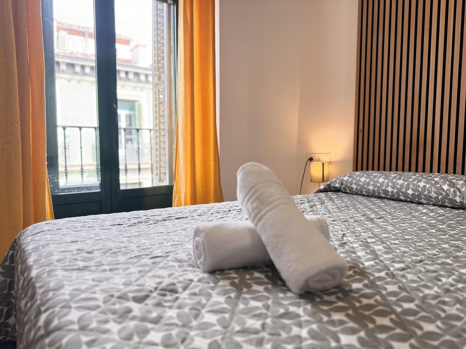 Superior Double Room (con balcón) | Desk, free WiFi, bed sheets